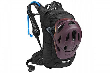 Women's hydration outlet pack