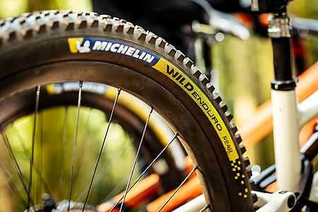 Fashion rear tire for enduro mtb