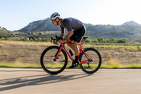 ウェア PINARELLO Pinarello Dogma F G112 - Red Etap AXS - Peak 4550 Wheels