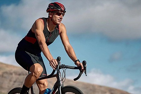 ZONE3 トレーニングウェア Sサイズ ブラック/レッド トライスーツ