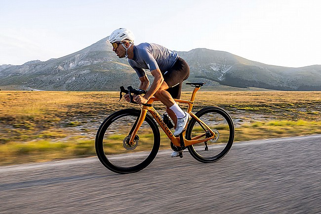 Pinarello 2027 F5 Shimano 105 Di2 Road Bike 