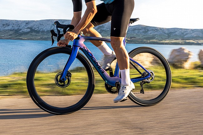 Pinarello 2025 Dogma F Dura Ace Di2 PM Road Bike Luxter Blue