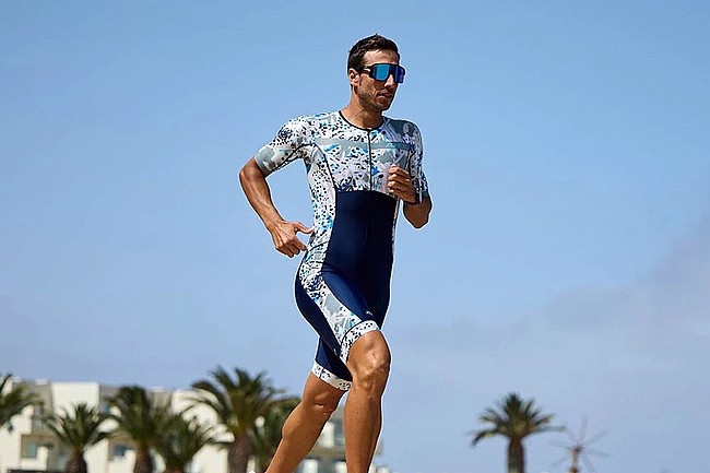 ZONE3 Mens Activate+ Revolution II Short Sleeve Trisuit 