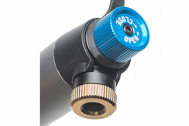Blackburn Core CO2fer Mini Pump / CO2 Inflator Blackburn Core CO2fer Mini Pump / CO2 Inflator