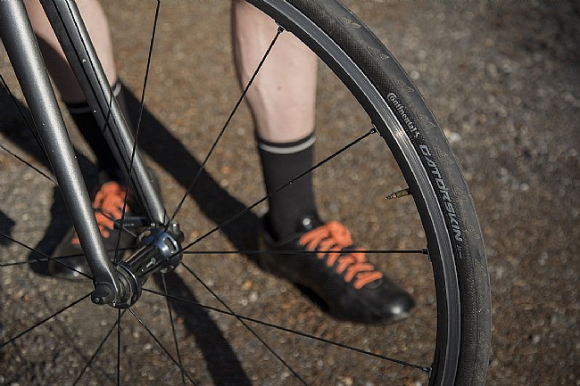 Continental Gatorskin Black Edition 700c Road Tire Continental Gatorskin Black Edition 700c Road Tire