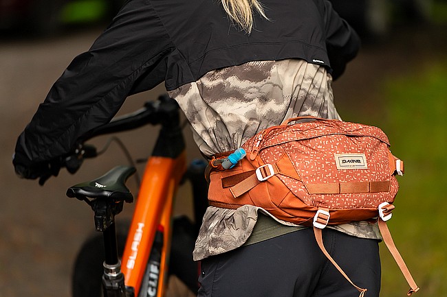 Dakine Hot Laps 5L Waist Hydration Bag 