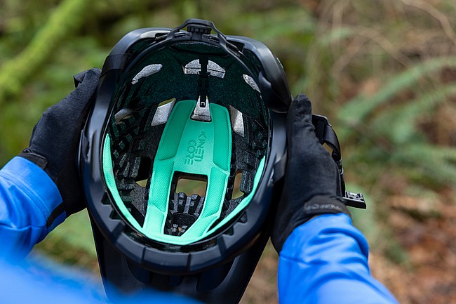 Lazer Jackal Kineticore MTB Helmet 2022  