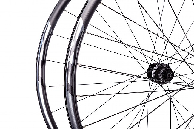 Shimano WH-RX010 Disc Clincher Wheelset Shimano WH-RX010 Disc Clincher Wheelset