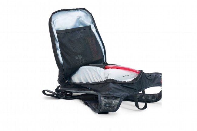 USWE Outlander 9 Hydration Pack Carbon Black