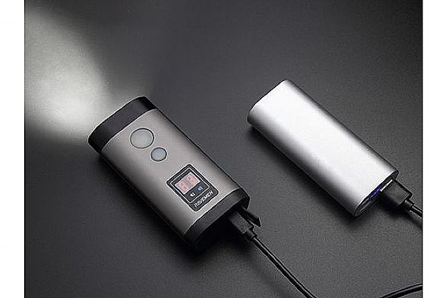 Ravemen PR1600 Front Light Connects with external power sources